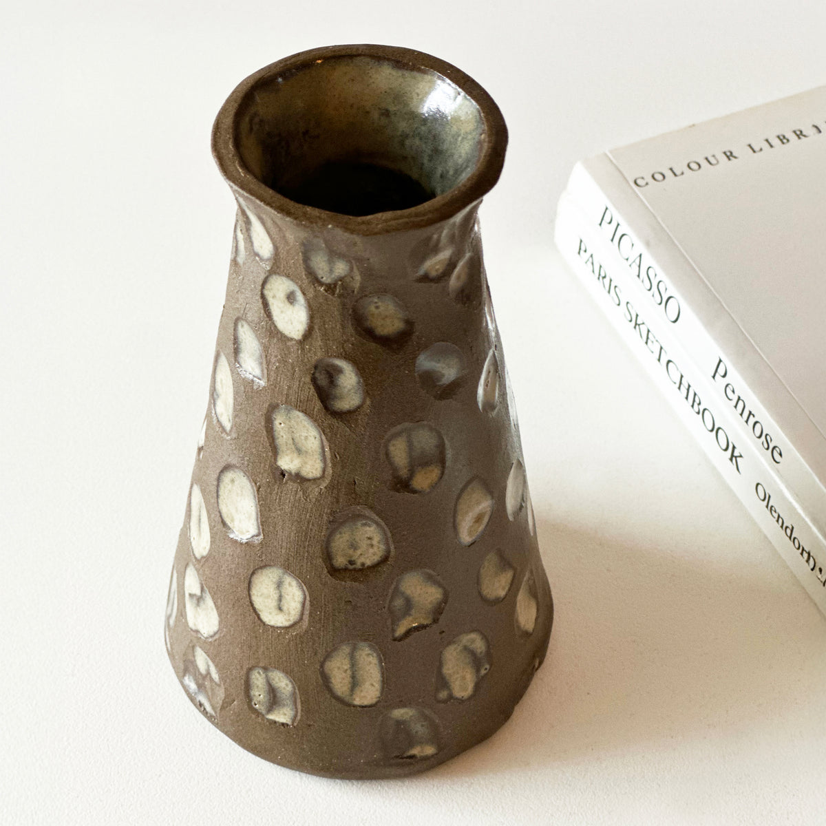 Flower Vase Dots